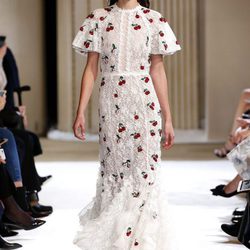 Vestido estampado de Giambattista Valli otoño/invierno 2017/2018 en la Paris Fashion Week