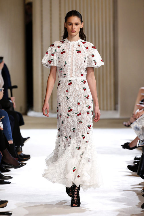 Vestido estampado de Giambattista Valli otoño/invierno 2017/2018 en la Paris Fashion Week