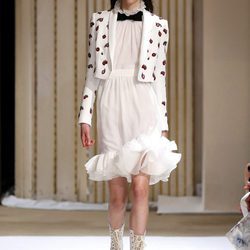 Chaqueta estampada de Giambattista Valli otoño/invierno 2017/2018 en la Paris Fashion Week