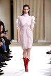 Vestido rosa cuarzo de Giambattista Valli otoño/invierno 2017/2018 en la Paris Fashion Week