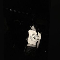 Bella Hadid con una camiseta de su propia colección con Chrome Hearts