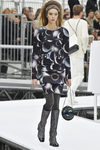 Vestido con estampado de planetas de Chanel otoño/invierno 2017/2018 en la Paris Fashion Week