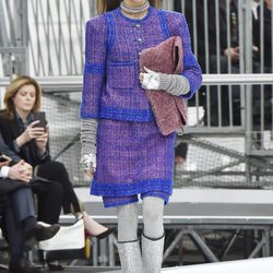 Total look glitter de Chanel otoño/invierno 2017/2018 en la Paris Fashion Week