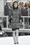 Kendall Jenner desfilando para Chanel otoño/invierno 2017/2018 en la Paris Fashion Week