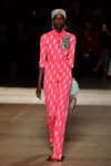 Total look rosa fucsia de Miu Miu otoño/invierno 2017/2018 en la Paris Fashion Week