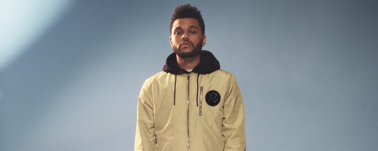 The Weeknd con una bomber dorada de H&M primavera/verano 2017