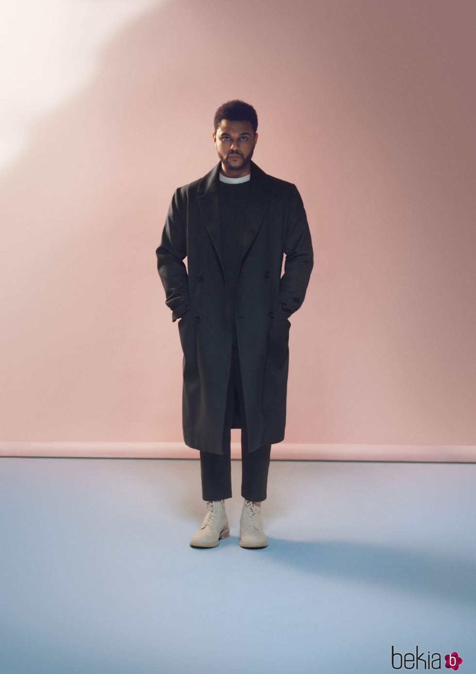 The Weeknd con un abrigo de paño de H&M primavera/verano 2017