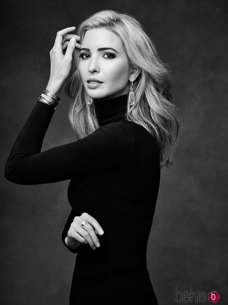 Ivanka Trump posando para su propia firma de joyería de lujo