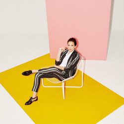 Nieves Álvarez con un traje de chaqueta de Trucco primavera/verano 2017