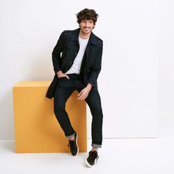 Andrés Velencoso con una blazer informal de Esprit Men primavera/verano 2017
