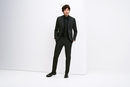 Andrés Velencoso con un traje negro de Esprit Men primavera/verano 2017