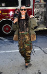 Tinashe con un look de camuflaje en las calles de Nueva York