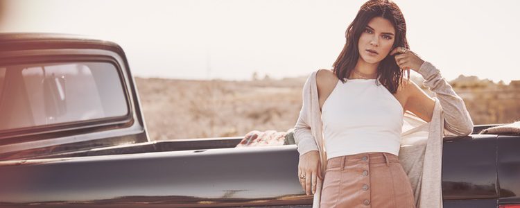 Kendall Jenner con una falda de Penshoppe primavera/verano 2017