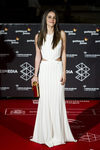 Macarena García con un vestido blanco y dorado en la inauguración del Festival de Cine de Málaga