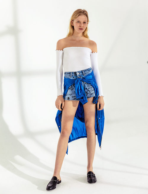Camisa blanca de escote bardot de Bershka primavera/verano 2017