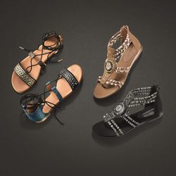 Sandalias planas de la colección de Ellie Goulding con Deichmann