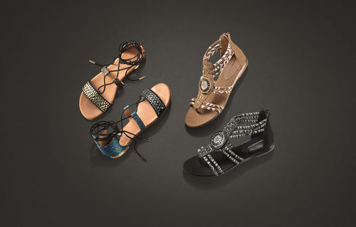 Sandalias planas de la colección de Ellie Goulding con Deichmann