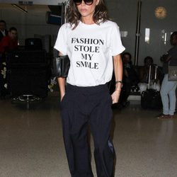 Victoria Beckham con una camiseta de su propia firma en Los Ángeles
