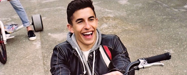 Marc Márquez con una chaqueta de cuero de su propia colección con Pull&Bear