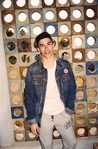 Marc Márquez con una chaqueta vaquera de su propia colección con Pull&Bear