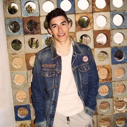 Marc Márquez con una chaqueta vaquera de su propia colección con Pull&Bear