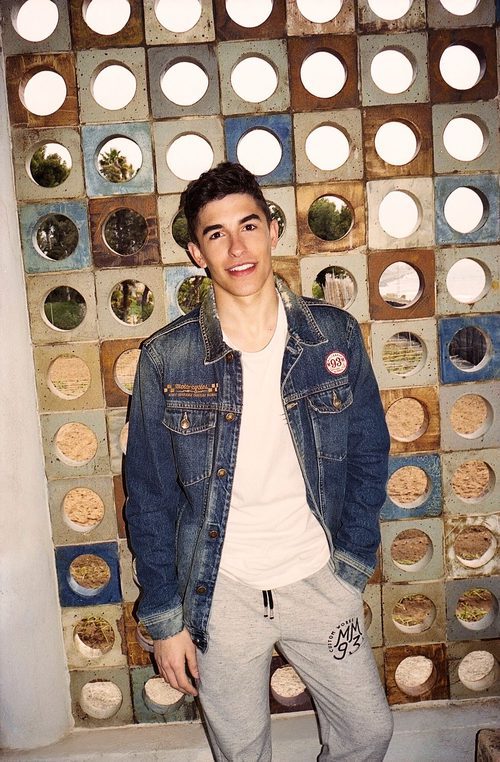 Marc Márquez con una chaqueta vaquera de su propia colección con Pull&Bear