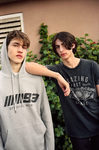 Sudadera y camiseta de la colección de Marc Márquez con Pull&Bear