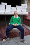 Rocco Ritchie con una sudadera verde de la colección de Alexander Wang para Adidas Originals