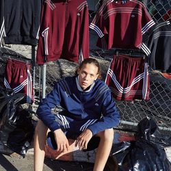 Chaqueta azul marino de la colección cápsula de Alexander Wang para Adidas Originals