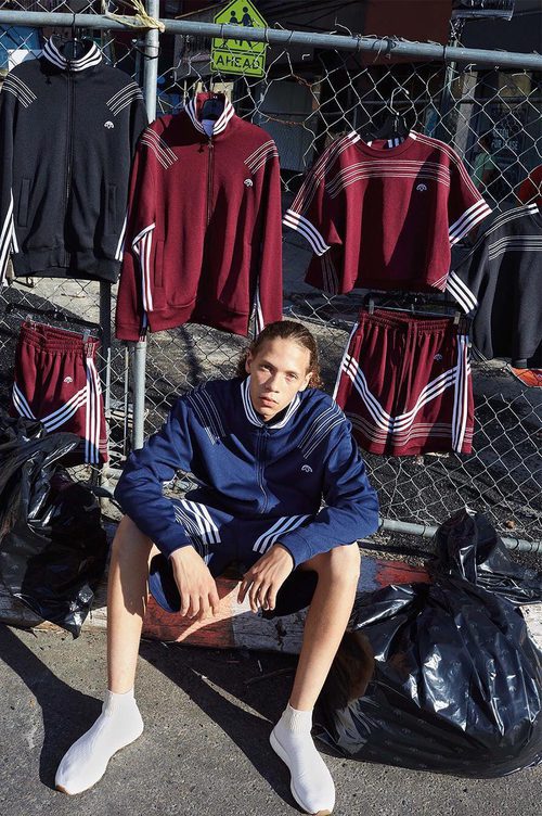 Chaqueta azul marino de la colección cápsula de Alexander Wang para Adidas Originals