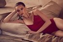 Bañador rojo para la nueva colección 'House of Harlow 1960 x Revolve' de Nicole Richie