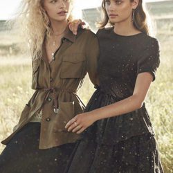 Look con verde militar, negro y texturas rugosas para la colección SpringSummer 2017 de H&M