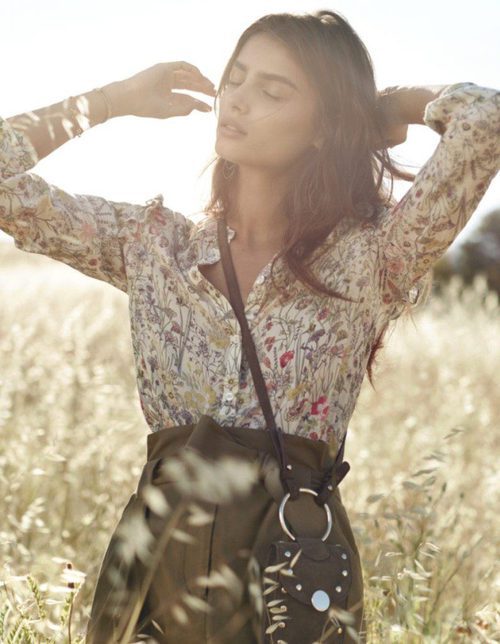Falda con cinturilla y una blusa print floral para la colección SpringSummer 2017 de H&M