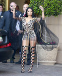 Nicki Minaj con un look brillante en California