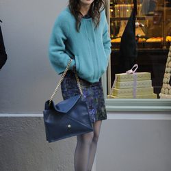 Leighton Meester viste de azul en otoño