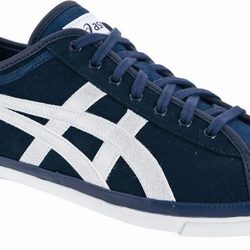 Zapatilla azul de la colección Biku de la firma Asics