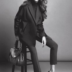 Izabel Goulart, toda de negro para la campaña de Marella 2011