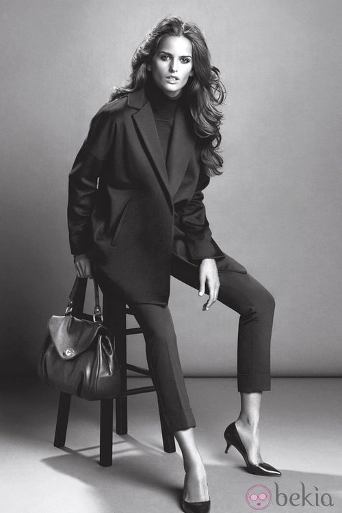 Izabel Goulart, toda de negro para la campaña de Marella 2011