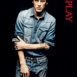 Vinnie Woolston posa muy sexy para Replay