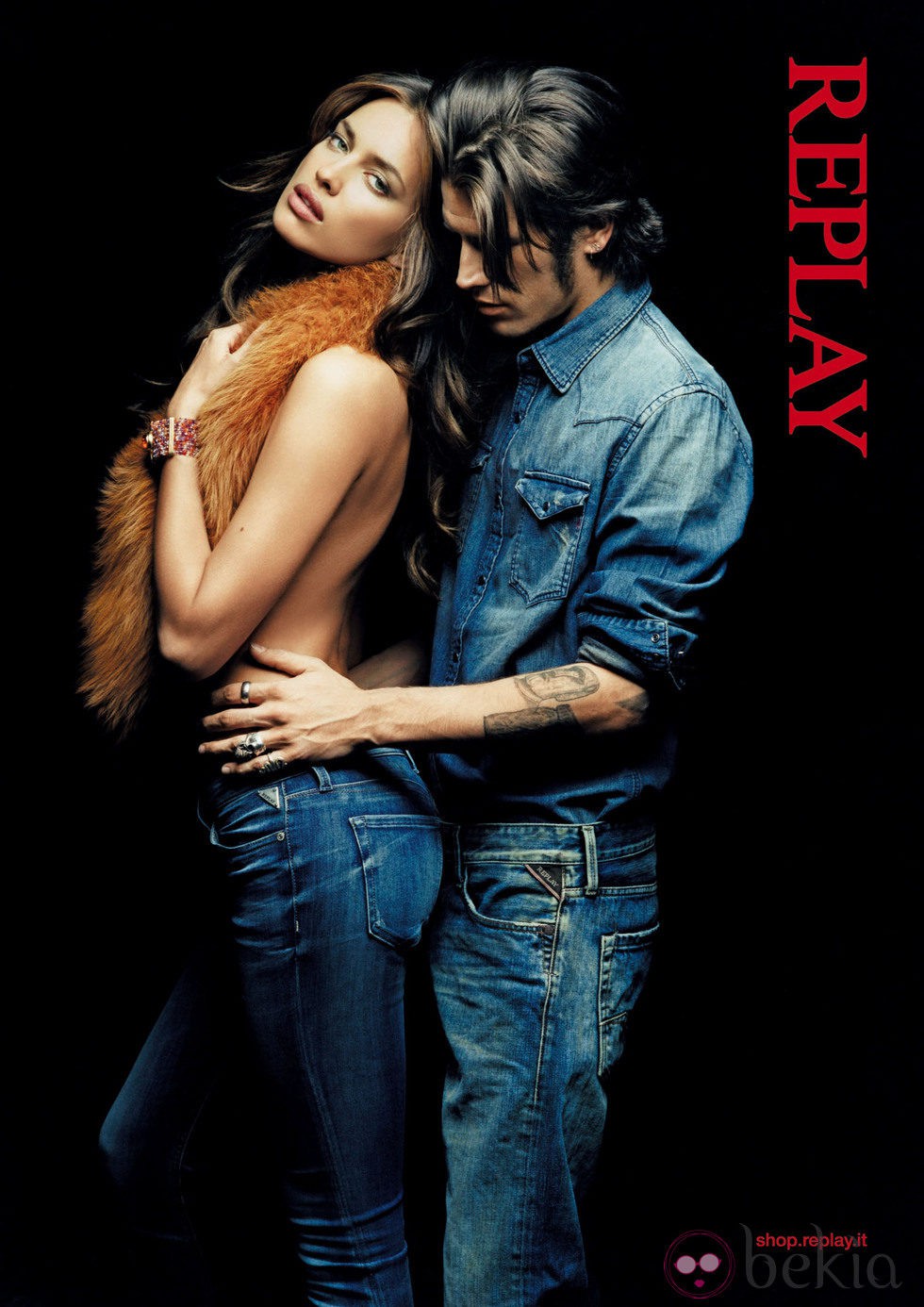 Irina Shayk y Vinnie Woolston posan con la colección otoño/invierno 2011-12 de Replay
