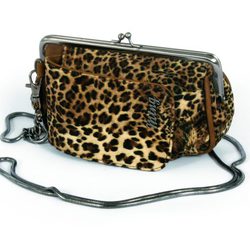 Modelo Ayelen leopardo de Mustang