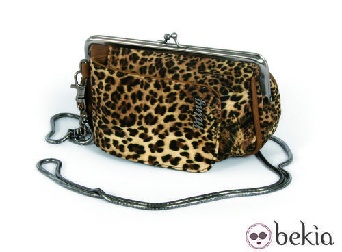 Modelo Ayelen leopardo de Mustang