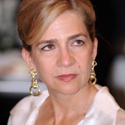 Los pendientes largos de la Infanta Cristina