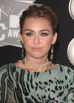 Los pendientes largos de Miley Cyrus