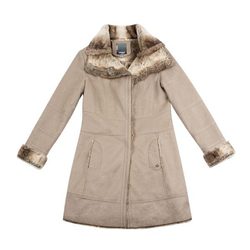 Abrigo gris claro de piel vuelta de la colección otoño/invierno 2011-2012 de Jocavi