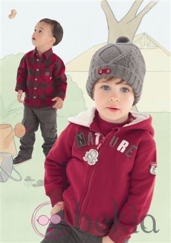 Niños con la ropa de Compaigne des petites