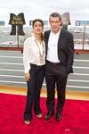 Salma Hayek en la presentación de 'El gato con botas' con jeans de talle alto y blusa blanca
