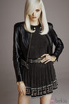 Vestido negro de tachuelas con chaqueta