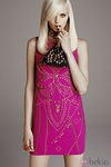 Minivestido fucsia con tachuelas