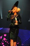Look de Lady Gaga con un traje verde en los MTV EMA 2011